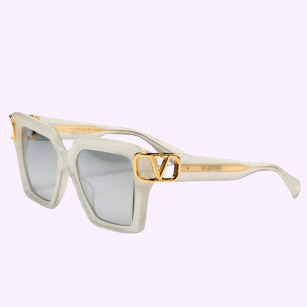 Excluded Valentino Sunglasses, New 385 - Picture 6 of 7
